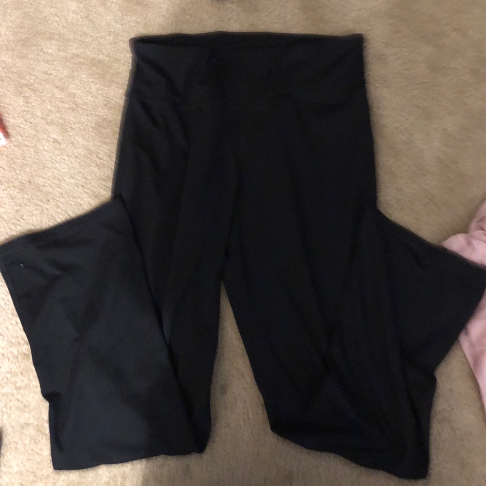 black yoga pants